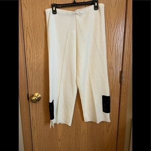 Roni Bis Vintage White Cropped Knit Pants with Black Lace Pockets